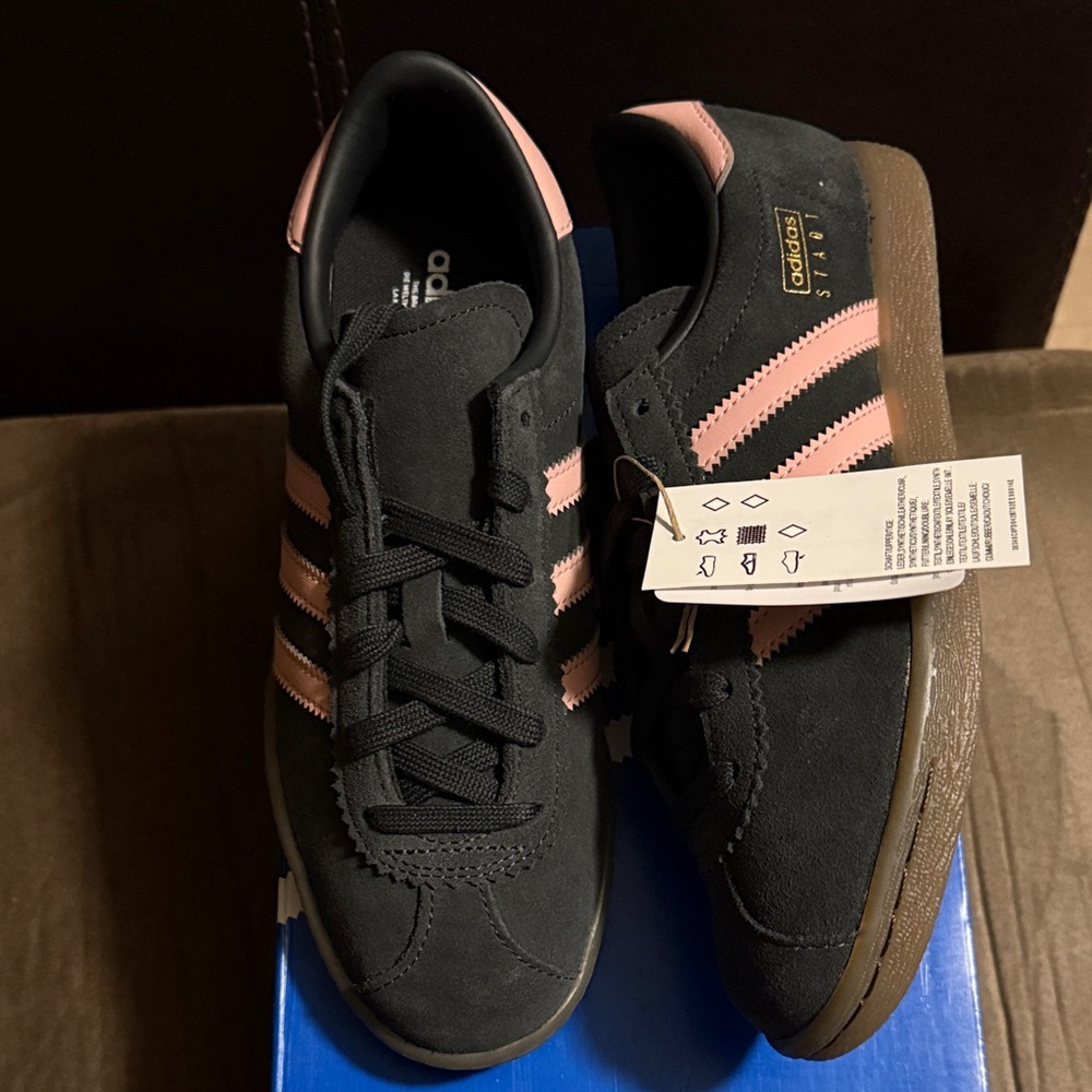 Adidas Women’s STADT W ** Carbon / Maumer Gazelle